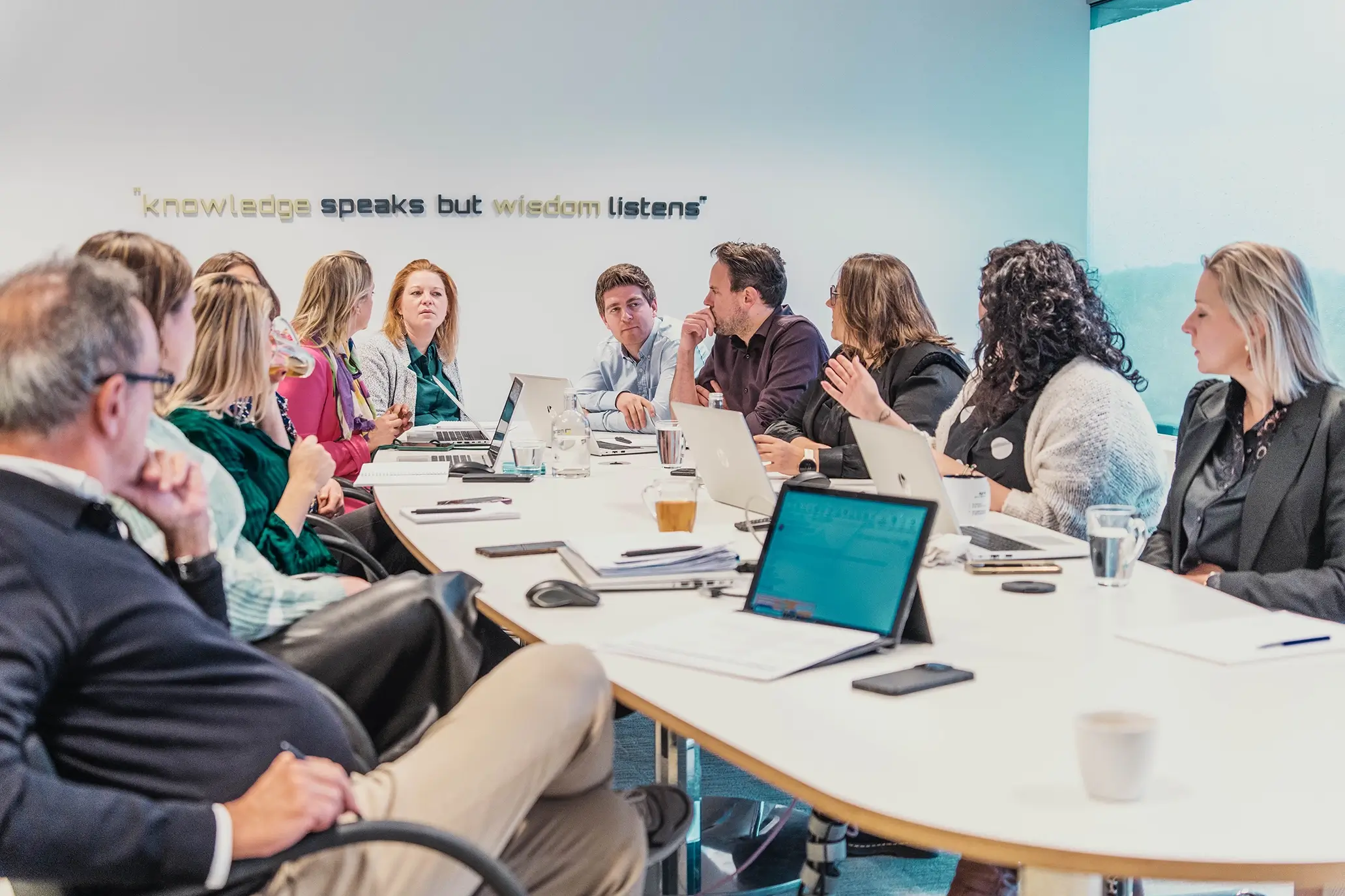 Onboarding: hoe vermijd je dat nieuwe medewerkers van boord stappen?